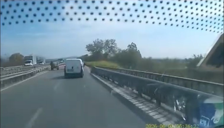 ters yonden gelen at arabasi trafigi tehlikeye atti 0