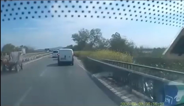 ters yonden gelen at arabasi trafigi tehlikeye atti 1 wM5N2l4H