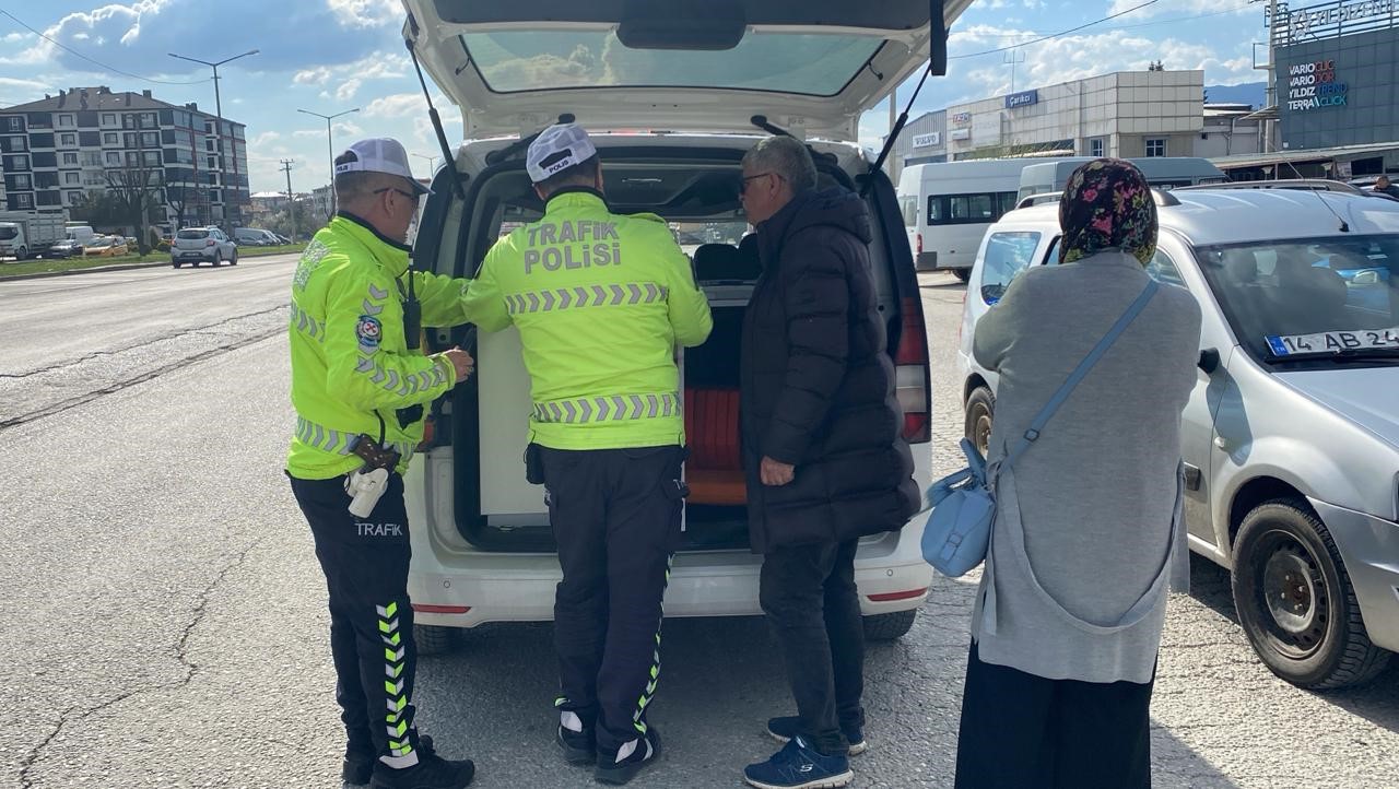 Ters yönden gelen hafif ticari araç motosikletle çarpıştı: 1 yaralı 7 ters yonden gelen hafif ticari arac motosikletle carpisti 1 yarali 3 4Y6sYpJI