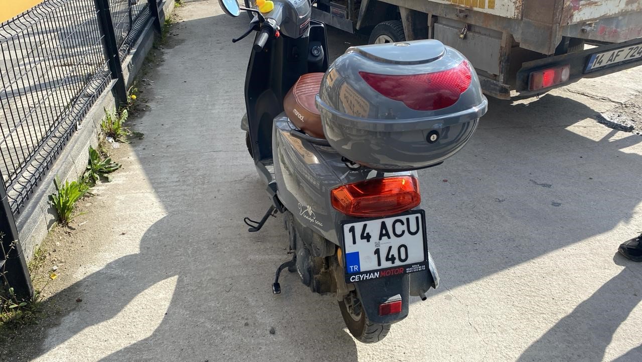 Ters yönden gelen hafif ticari araç motosikletle çarpıştı: 1 yaralı 8 ters yonden gelen hafif ticari arac motosikletle carpisti 1 yarali 4 JOAQAhA9
