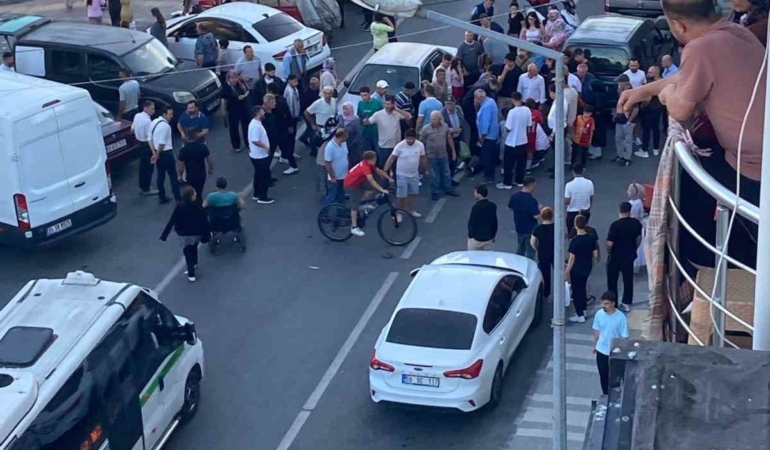 ters-yonden-gelen-otomobil-ile-motosiklet-carpisti-1-yarali-BK3gfQIX.jpg