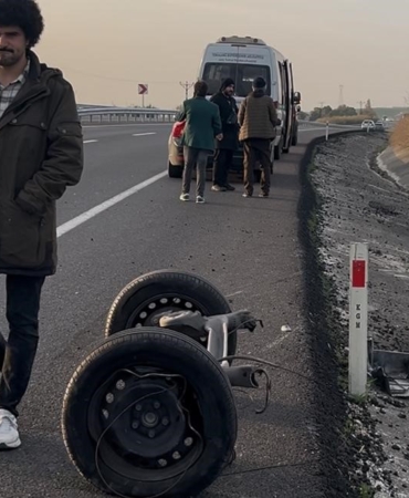 ters-yone-girip-kazaya-karisan-surucu-bu-yol-bir-yere-gidiyor-ama-nereye-gidiyor-9eAI5Mvb.jpg