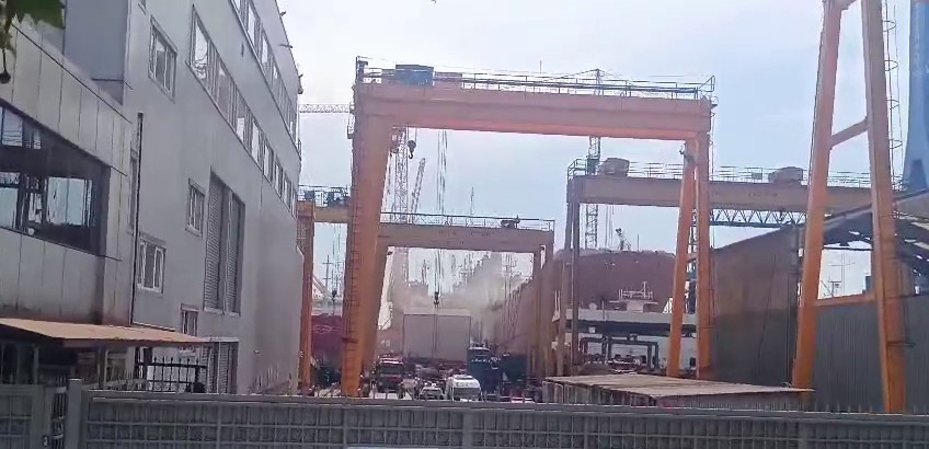 Tersanede bakımdaki gemide yangın 4 tersanede bakimdaki gemide yangin 0 waTAE1mW