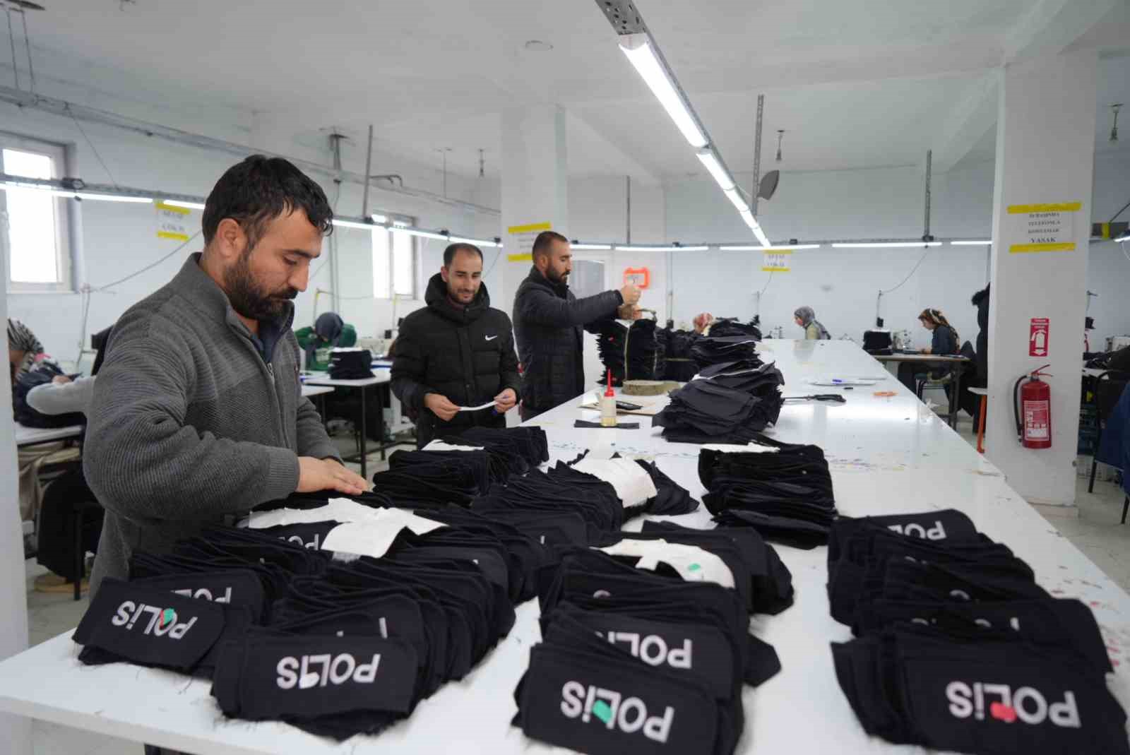 tersine goc metropolden koyune dondu kurdugu fabrika ile genclerin istihdam umudu oldu 2 qq7UVzjy