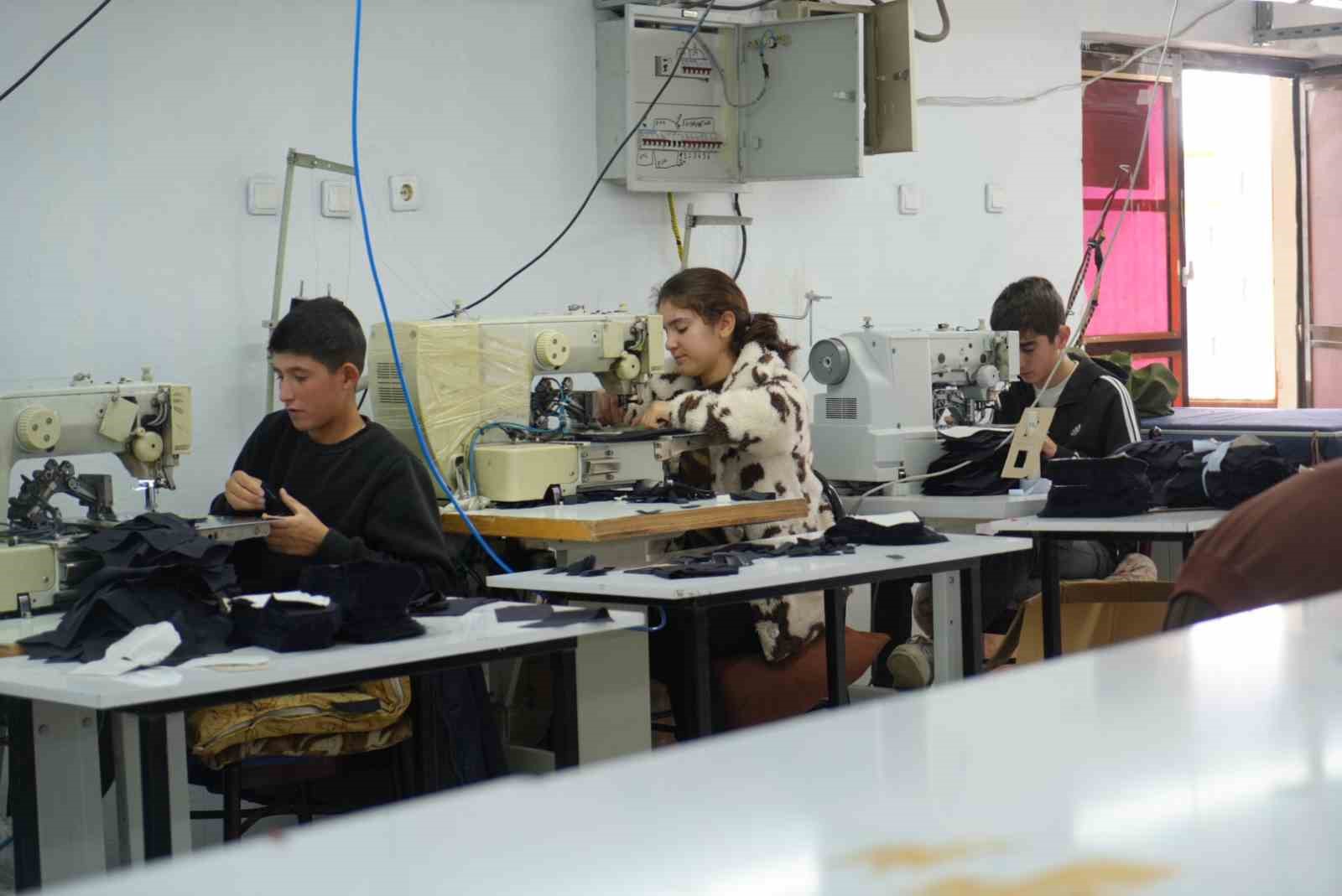 tersine goc metropolden koyune dondu kurdugu fabrika ile genclerin istihdam umudu oldu 3 jLdy3vzC