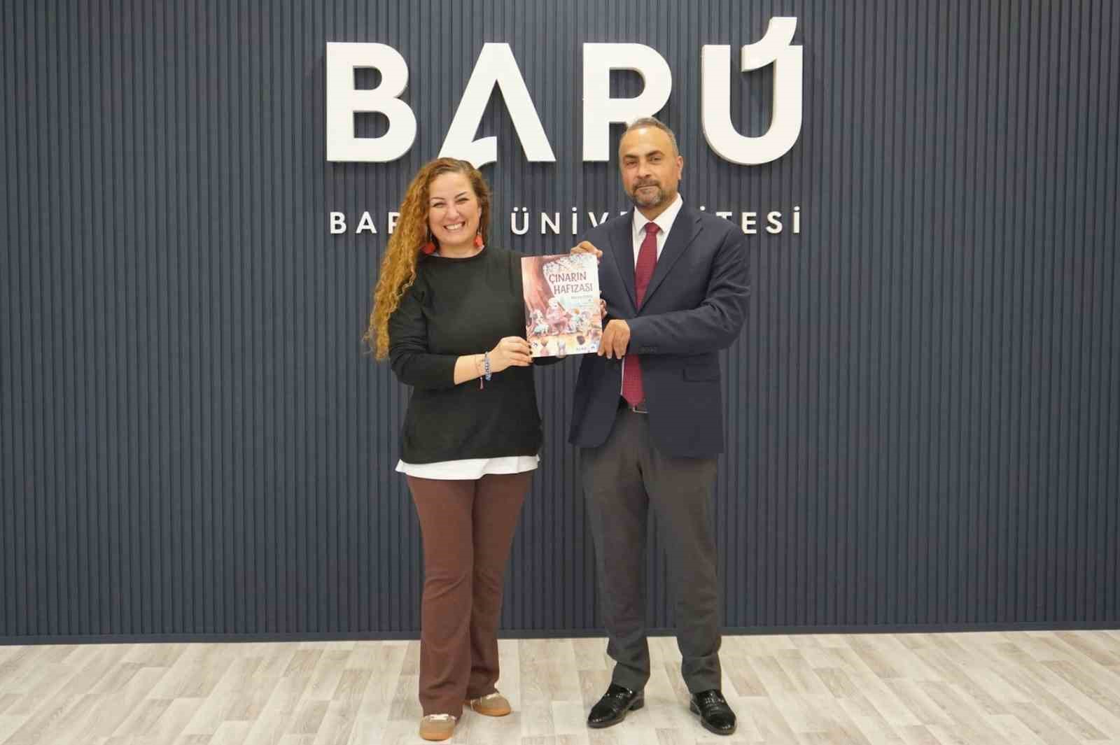tesadufen bulunan 640 yillik cinar agacinin hikayesi kitap oldu 0 YS3DdUFw