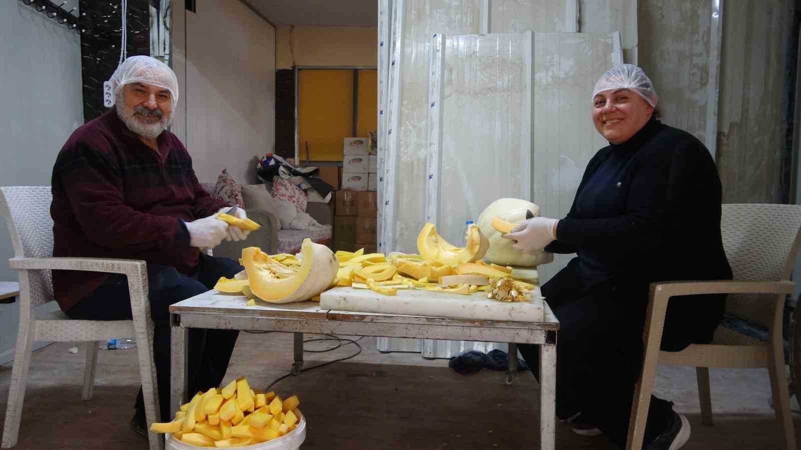 Tescilli lezzet kabak tatlısı depremzede ailenin ellerinde lezzet buluyor 4 tescilli lezzet kabak tatlisi depremzede ailenin ellerinde lezzet buluyor 0 mUkXZN5g