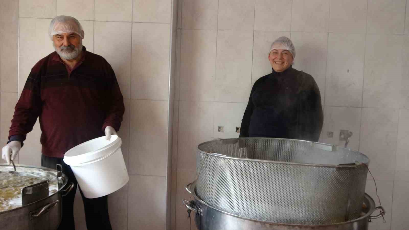 Tescilli lezzet kabak tatlısı depremzede ailenin ellerinde lezzet buluyor 6 tescilli lezzet kabak tatlisi depremzede ailenin ellerinde lezzet buluyor 2 FlbPkHus