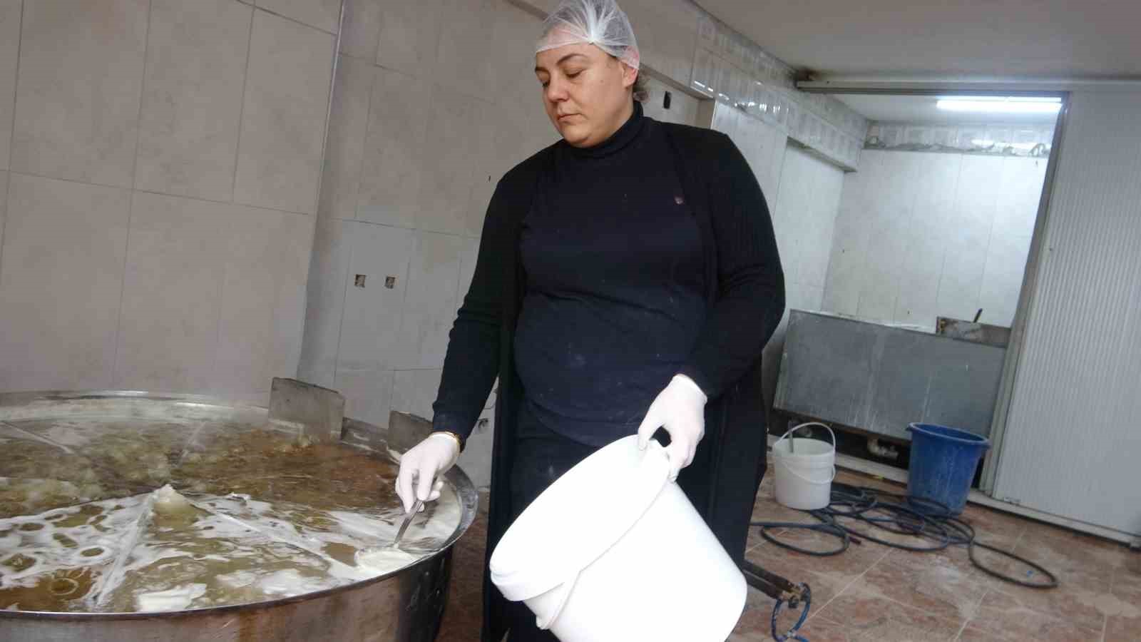 Tescilli lezzet kabak tatlısı depremzede ailenin ellerinde lezzet buluyor 8 tescilli lezzet kabak tatlisi depremzede ailenin ellerinde lezzet buluyor 4 1bkHSMU8