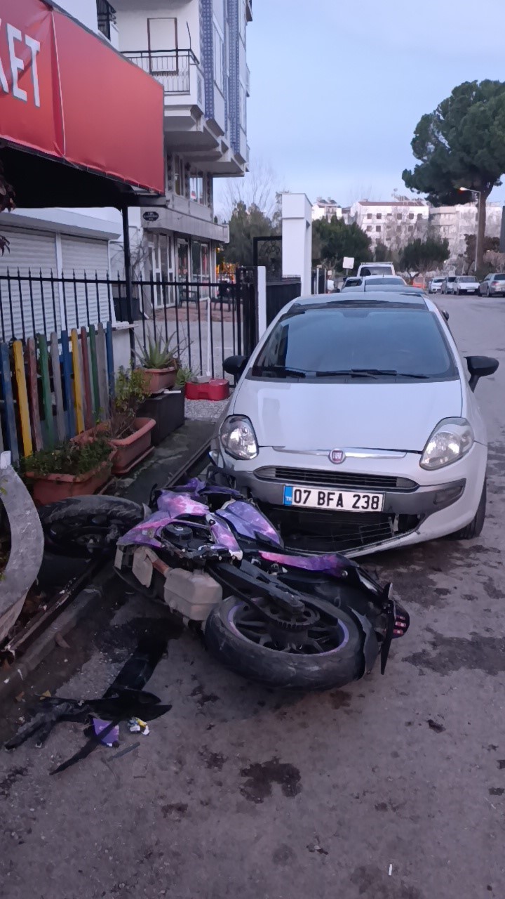 Tesla ile çarpışan motosikletteki 2 kişi metrelerce savruldu 12 tesla ile carpisan motosikletteki 2 kisi metrelerce savruldu 8 JybX68pm