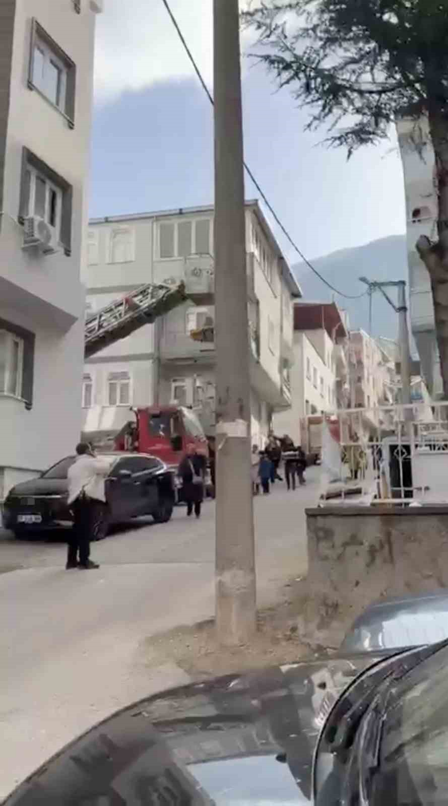 teslim olmamak icin kendini balkona kilitledi muzakereci ekipler sevk edildi 1 O1TvL2yK