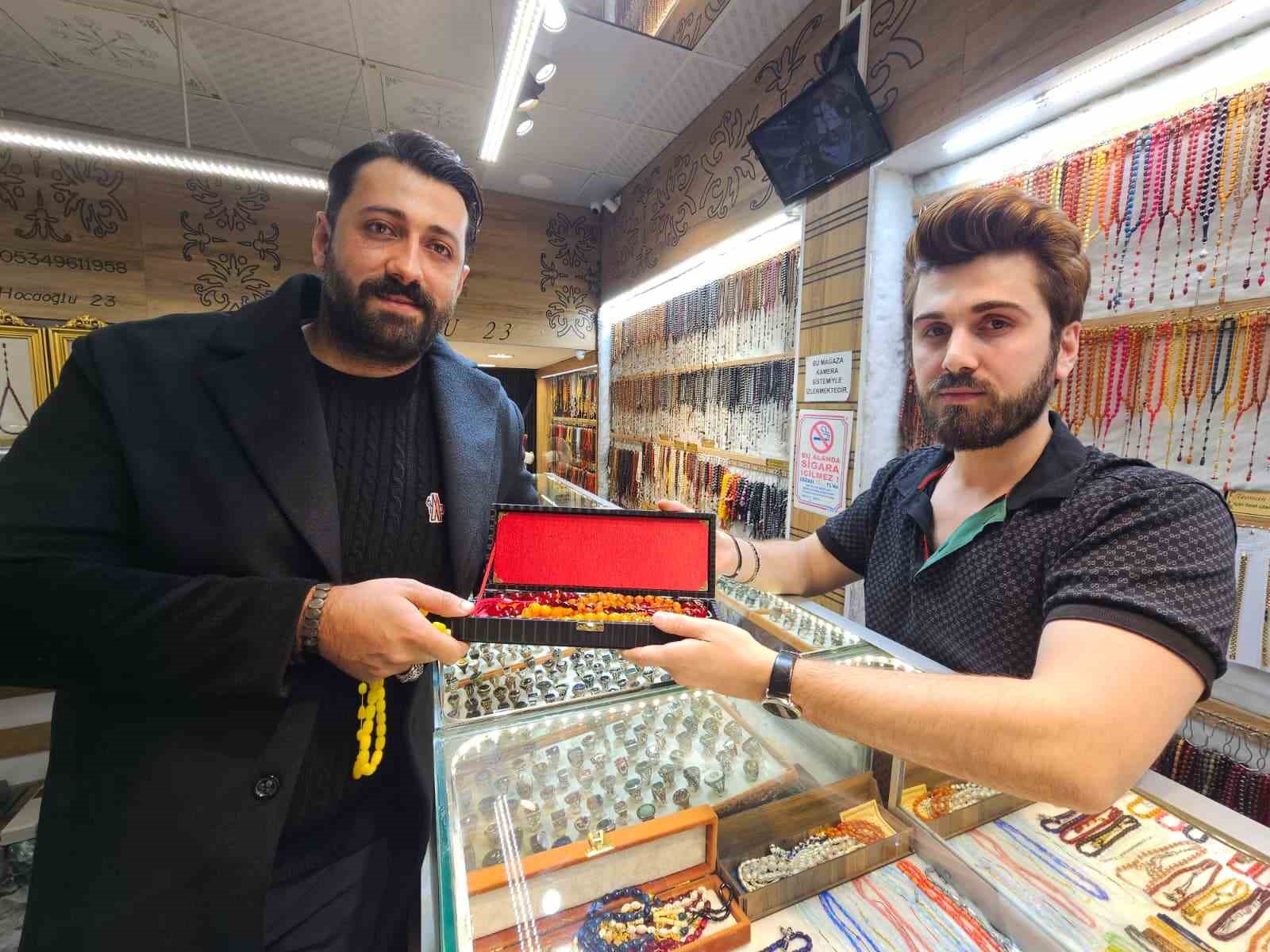 tespih aski sinir tanimadi 1 milyon 600 bin liralik osmanli kehribari aldi 0 qKWpF9Wl