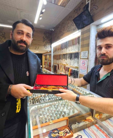 tespih-aski-sinir-tanimadi-1-milyon-600-bin-liralik-osmanli-kehribari-aldi-LVZ5kiw2.jpg