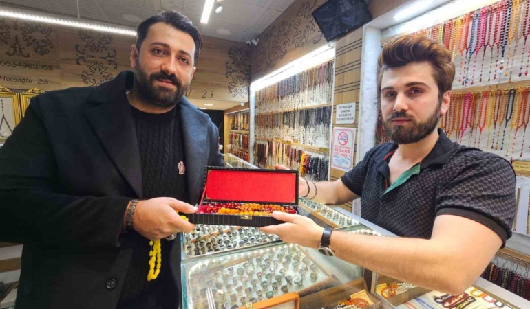 tespih-aski-sinir-tanimadi-1-milyon-600-bin-liralik-osmanli-kehribari-aldi-LVZ5kiw2.jpg