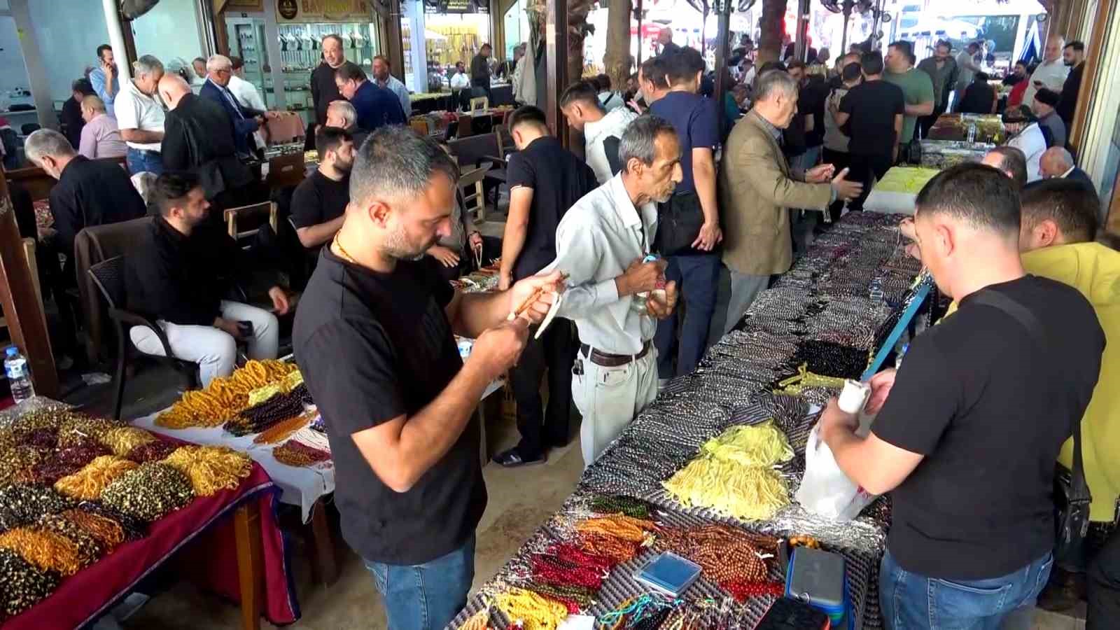 tespih mezati her ay binlerce koleksiyoner ve merakliyi bir araya getiriyor 2 chWREIes
