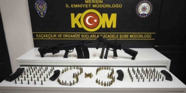 teypte-gizlenen-silahtan-kalasnikofa-mersinde-suc-odaklarina-buyuk-darbe-iJUc3SiH.jpg