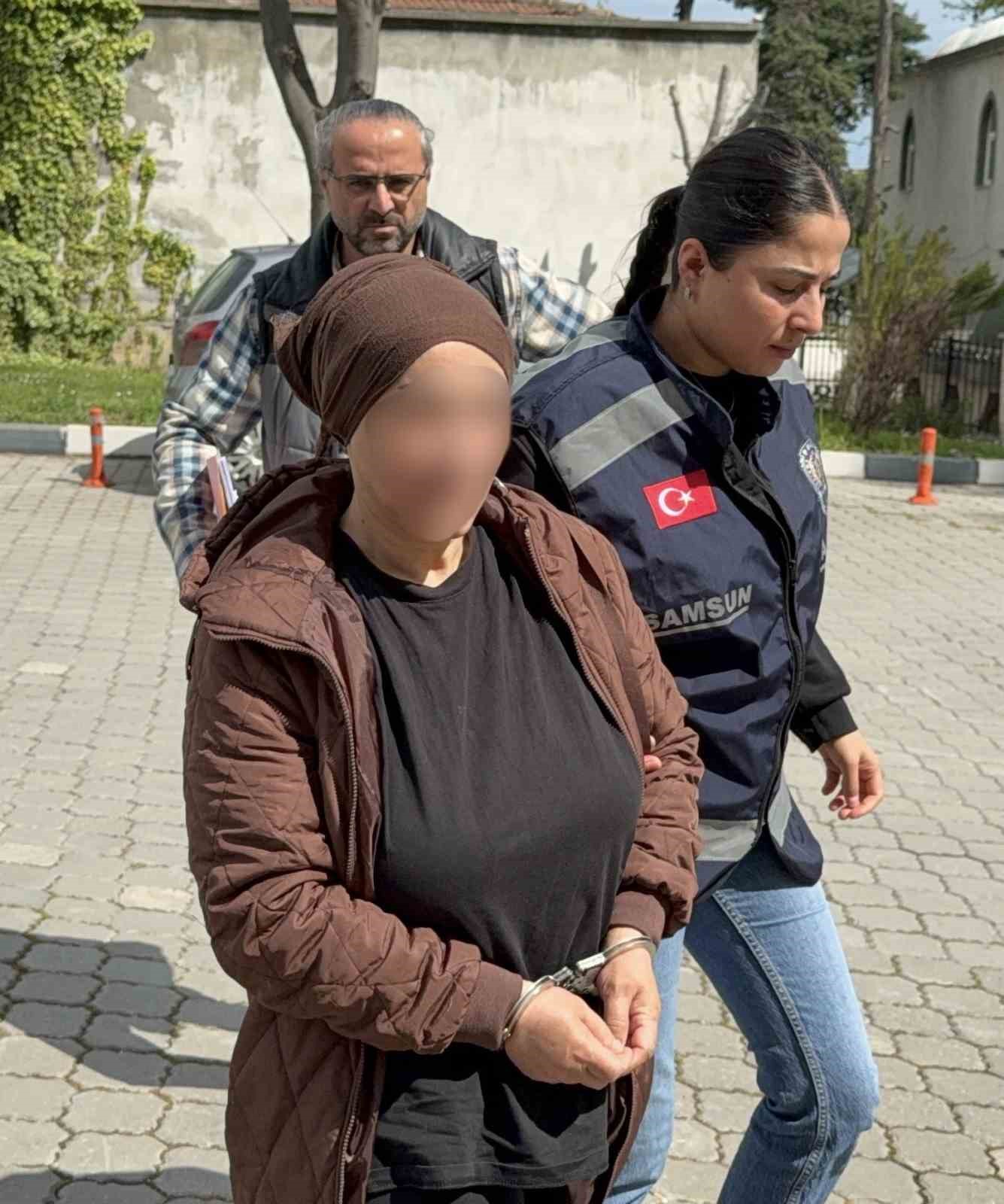 teyze yegeninin altinlarini caldi 2 gun sonra kendisine arac aldi 2 2tI3j5Xl