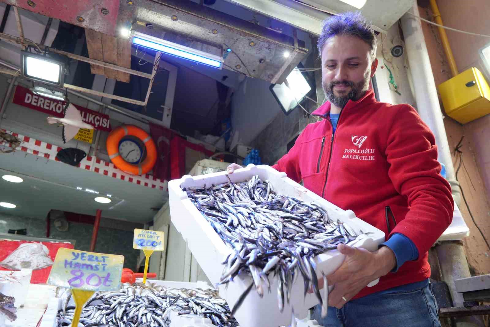 tezgahlarda hamsi bollugu 1 REPn3EpG