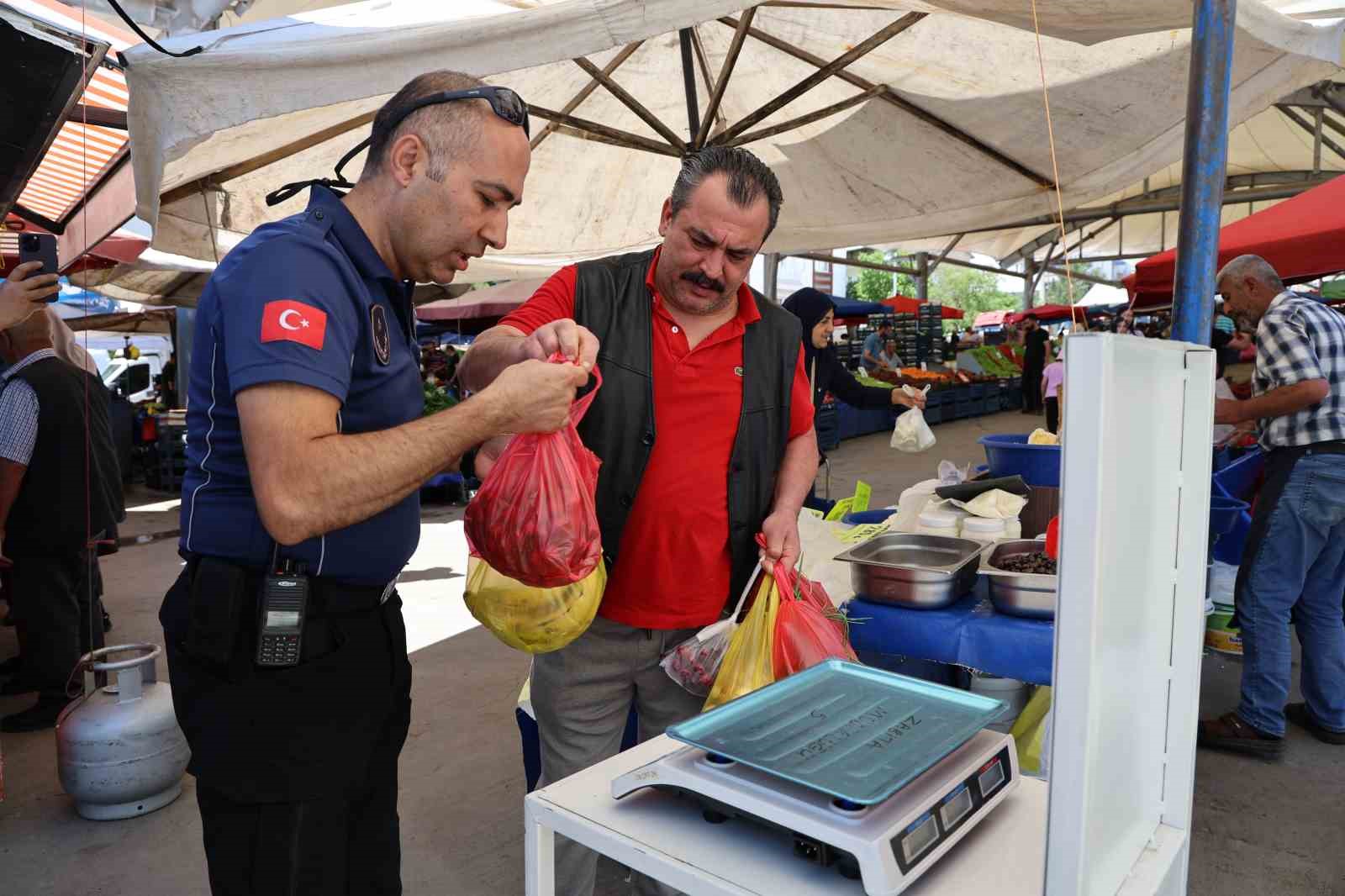 tezgahtaki teraziyle zabitaninki uydu esnaf guvende tam not aldi 6 AV6LnlGm
