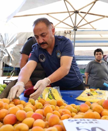 tezgahtaki-teraziyle-zabitaninki-uydu-esnaf-guvende-tam-not-aldi-u4zGc7bG.jpg