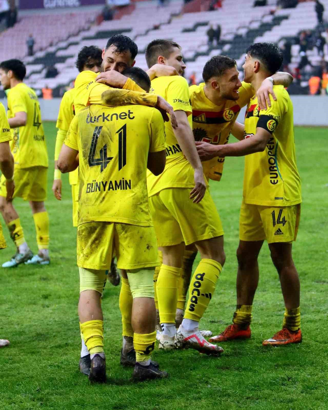 TFF 3. Lig: Eskişehir Anadolu Spor Faaliyetleri: 2 - Eskişehirspor: 6 5 tff 3 lig eskisehir anadolu spor faaliyetleri 2 eskisehirspor 6 1 42mkQ1sp