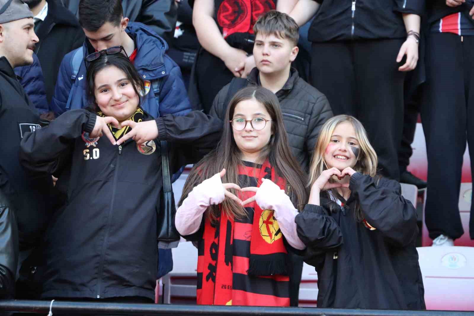 TFF 3. Lig Eskişehirspor: 7 - Bornova 1877 Sportif Yatırımlar: 0 19 tff 3 lig eskisehirspor 7 bornova 1877 sportif yatirimlar 0 15 HSPCS18y