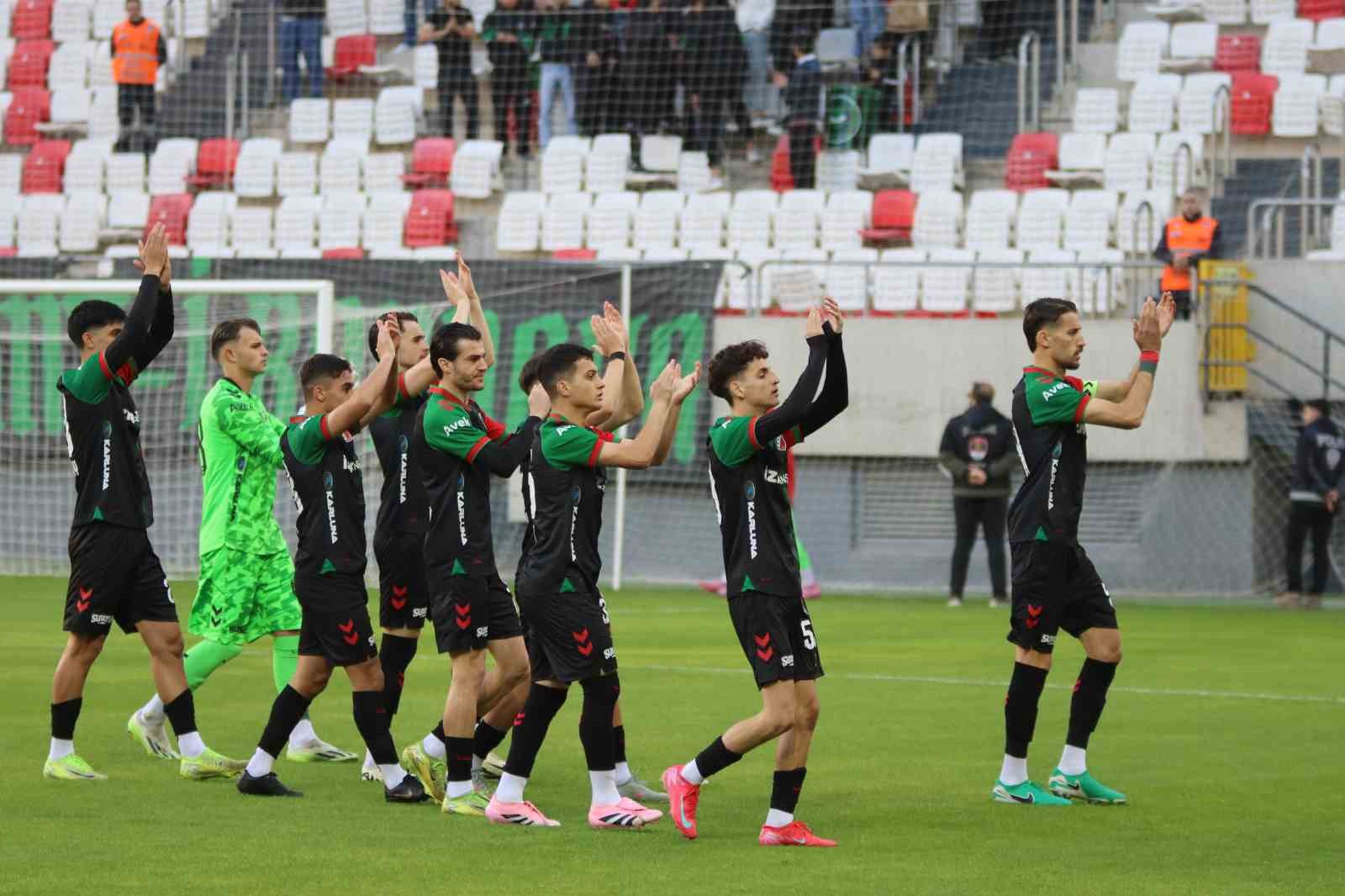 TFF 3. Lig: Karşıyaka: 3 - Bornova 1877: 1 7 tff 3 lig karsiyaka 3 bornova 1877 1 3