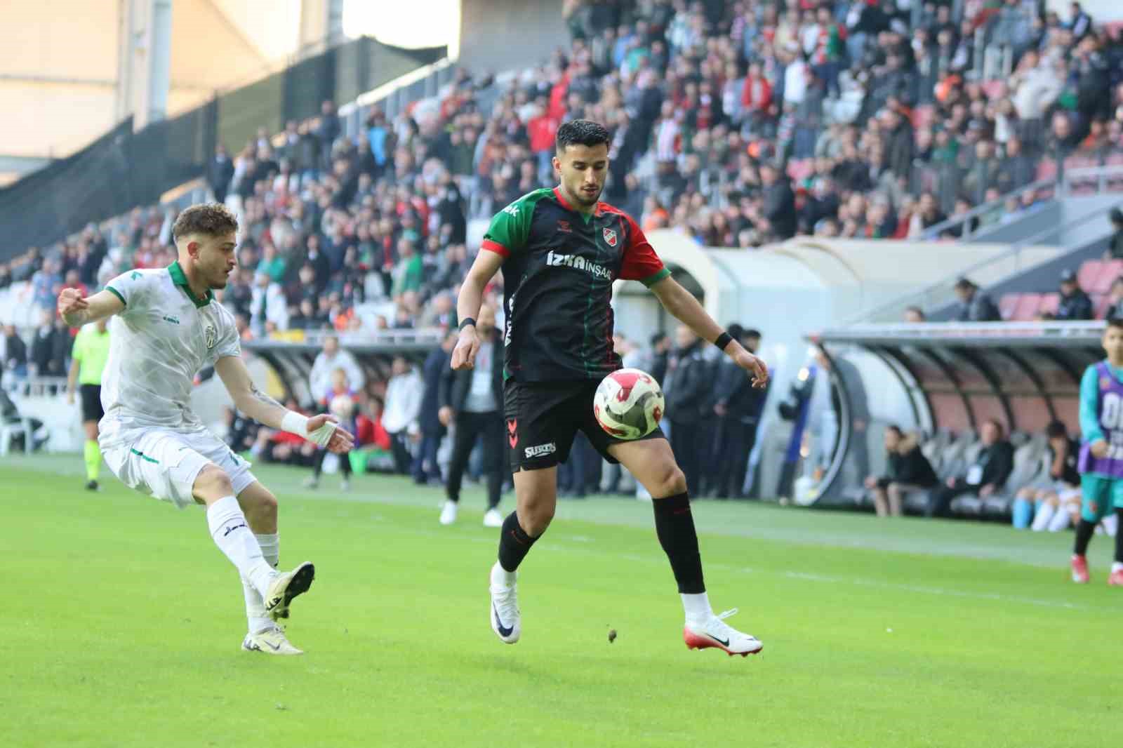 TFF 3. Lig: Karşıyaka: 3 - Bornova 1877: 1 11 tff 3 lig karsiyaka 3 bornova 1877 1 7 IFZsBms8