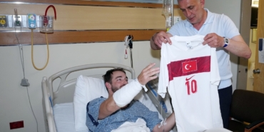 tff-baskani-haciosmanoglu-kaza-geciren-polisi-hastanede-ziyaret-etti-P5w1wLy8.jpg