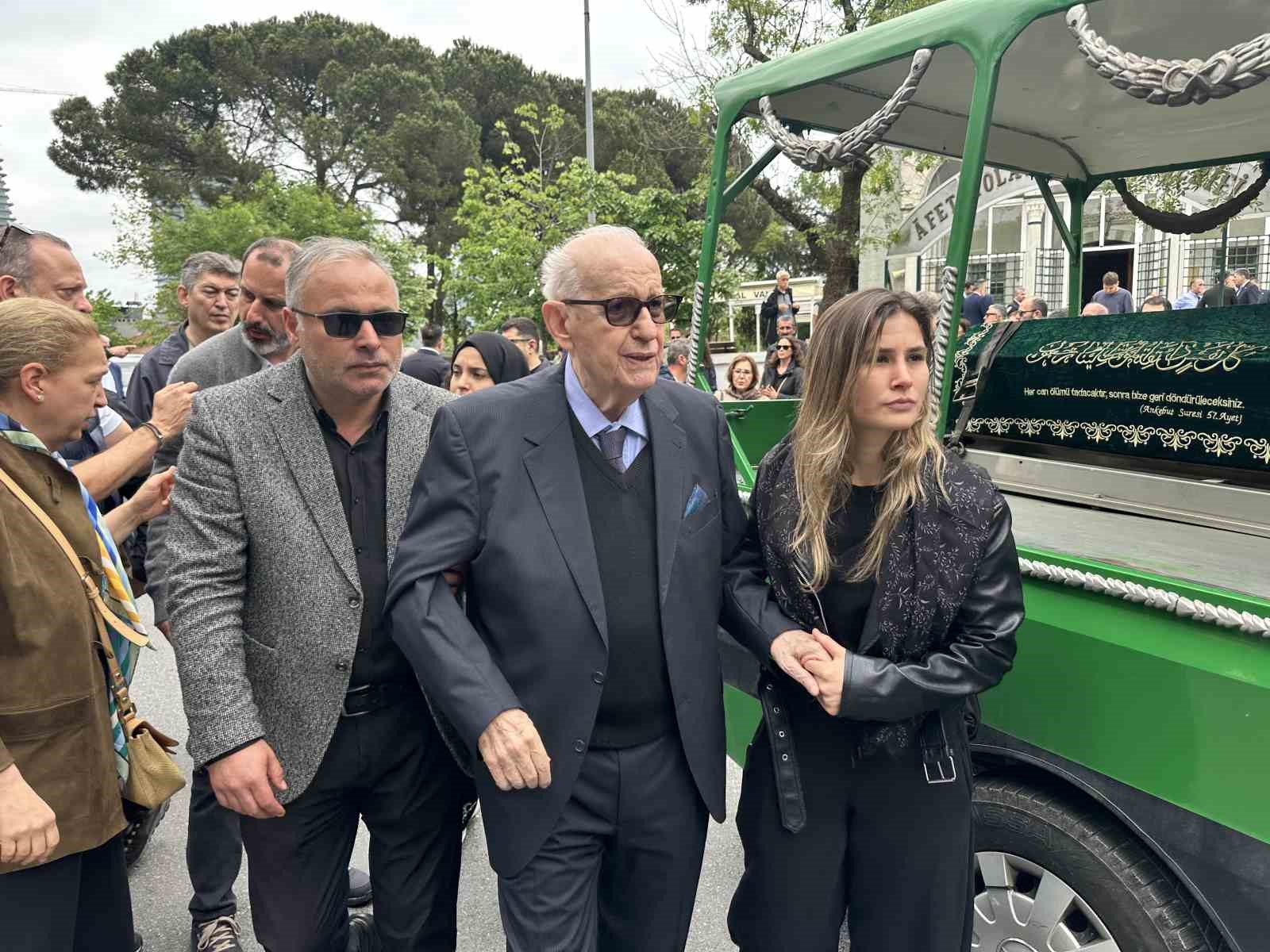 tff onursal baskani senes erzikin aci gunu esi dilek erzik son yolculuguna ugurlandi 0 CEAZWiin