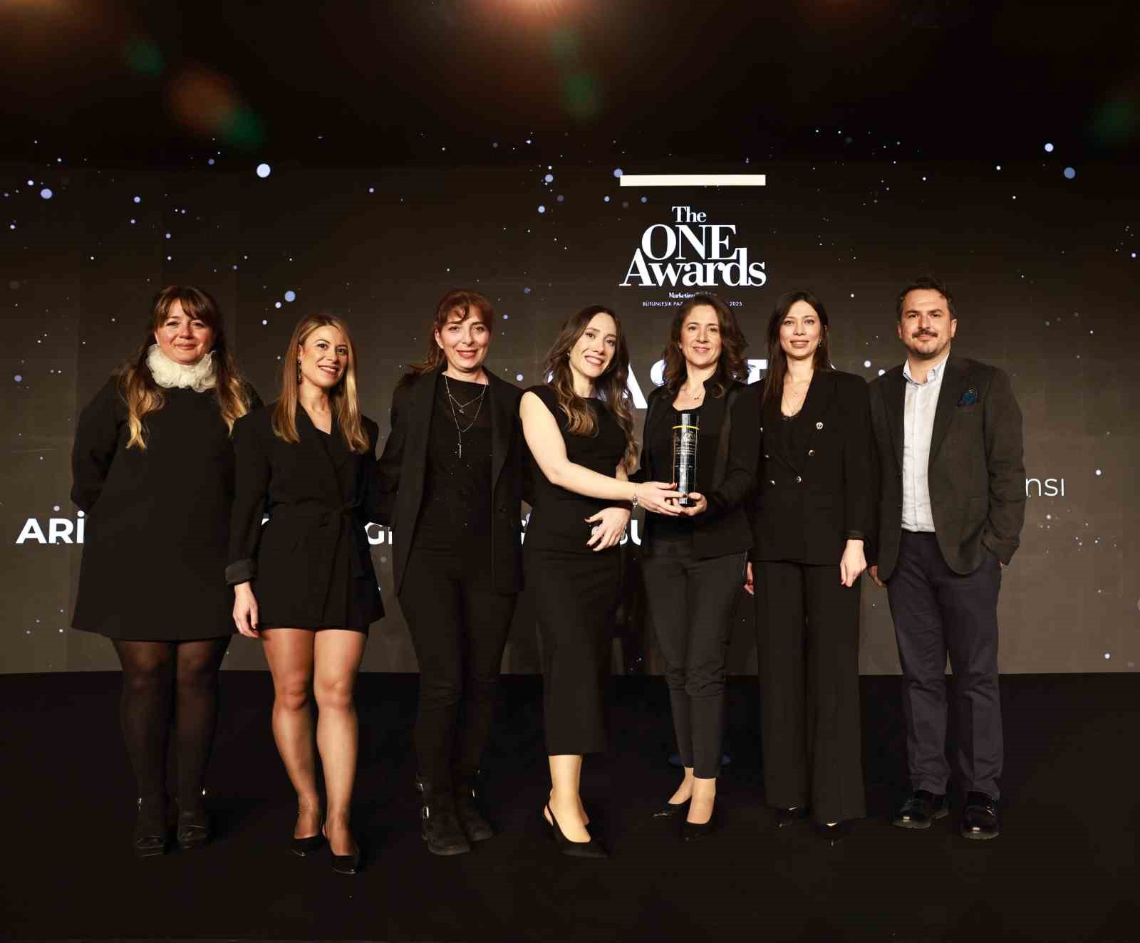 the one awardsta bilgisayar kategorisinde yilin itibarli markasi odulu 1 mWFa9uKU