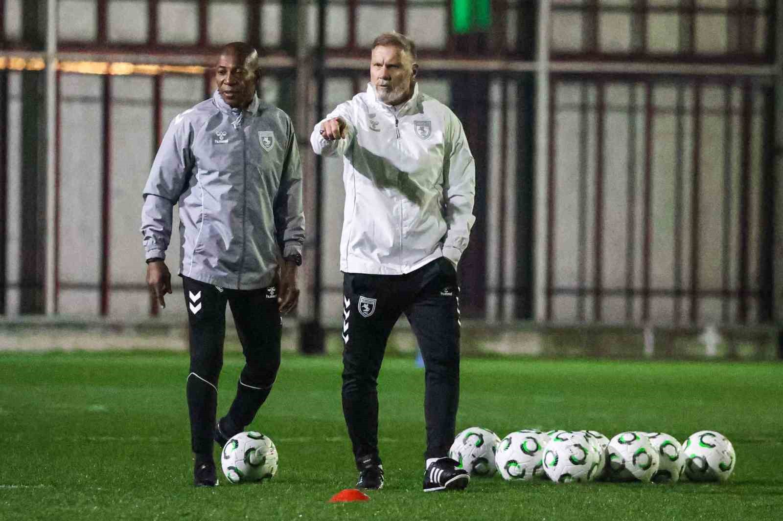 thorsten fink samsunsporun basinda ilk antrenmanina cikti 0 arXFwsIK