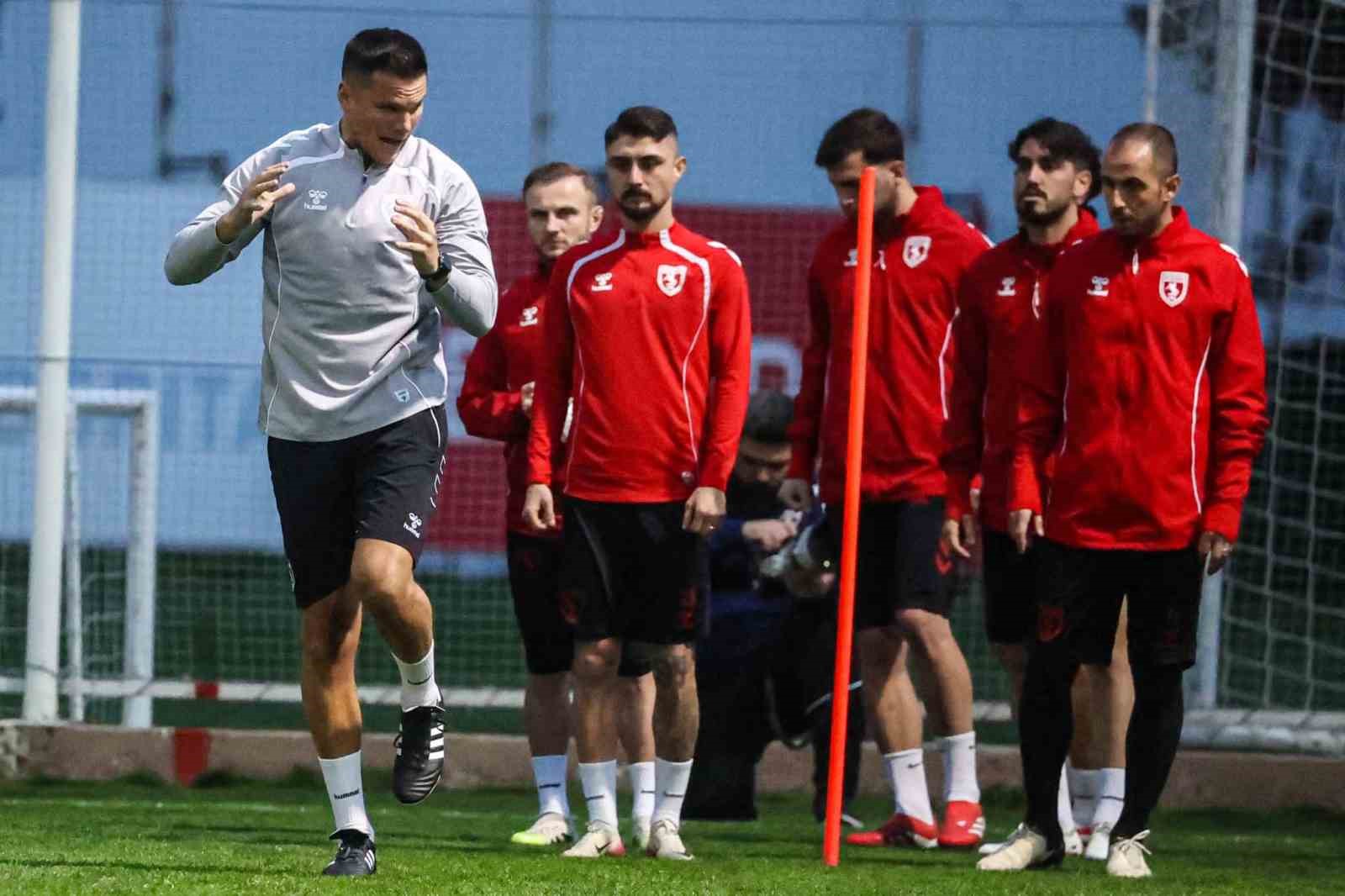 thorsten fink samsunsporun basinda ilk antrenmanina cikti 1 z3UivOQQ