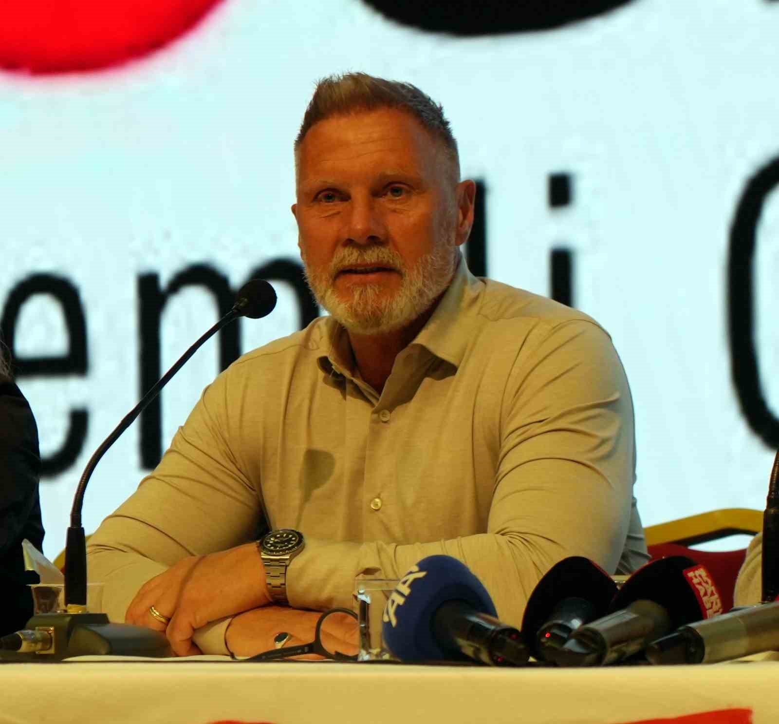 Thorsten Fink: "Şimdiye kadar aldığımız en önemli galibiyet Galatasaray maçıydı" 5 thorsten fink simdiye kadar aldigimiz en onemli galibiyet galatasaray maciydi 1 3A3rw3gv