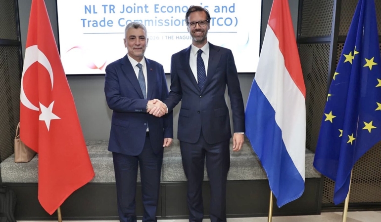 ticaret-bakani-bolat-hollandada-3C7gwqjR.jpg