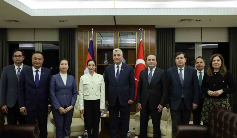 ticaret-bakani-bolat-kambocya-ticaret-bakani-nimul-ile-bir-araya-geldi-TuQOKc5F.jpg