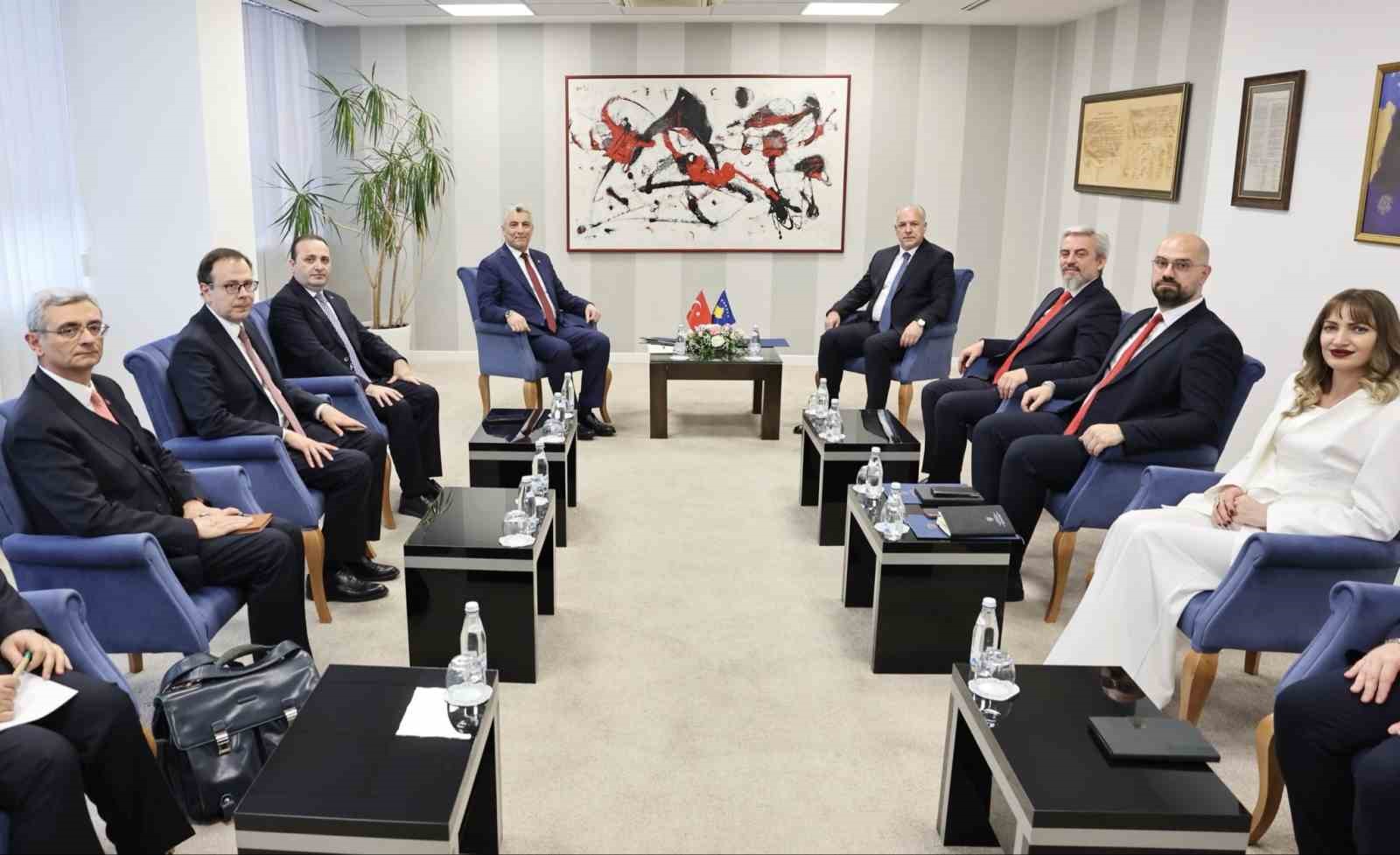 Ticaret Bakanı Bolat, Kosova Başbakanı Kurti ile bir araya geldi 4 ticaret bakani bolat kosova basbakani kurti ile bir araya geldi 0 Qw8Nmkay