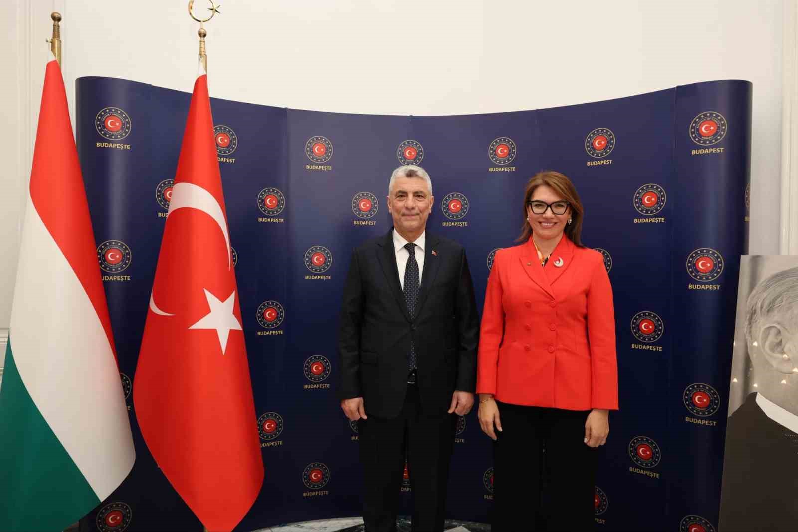 ticaret bakani bolat macaristanda 2 BTnCnZzX