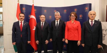 ticaret-bakani-bolat-macaristanda-bl83Zigu.jpg