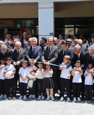 ticaret-bakani-omer-bolat-konyada-kutuphane-acilisina-katildi-jEMbdTj9.jpg