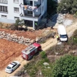 ticari-arac-cikmaz-sokaga-girdi-bahceye-dusmesine-ramak-kaldi-U6jHGpO1.jpg