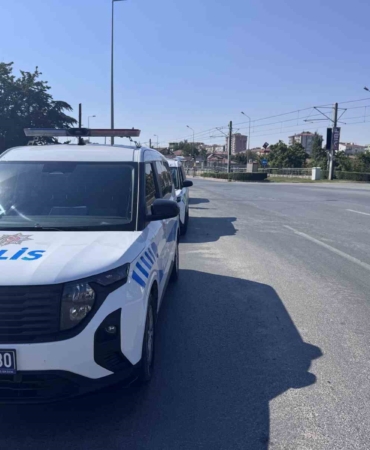 ticari-aracin-carptigi-elektrikli-bisiklet-surucusu-agir-yaralandi-p9pFQg1t.jpg