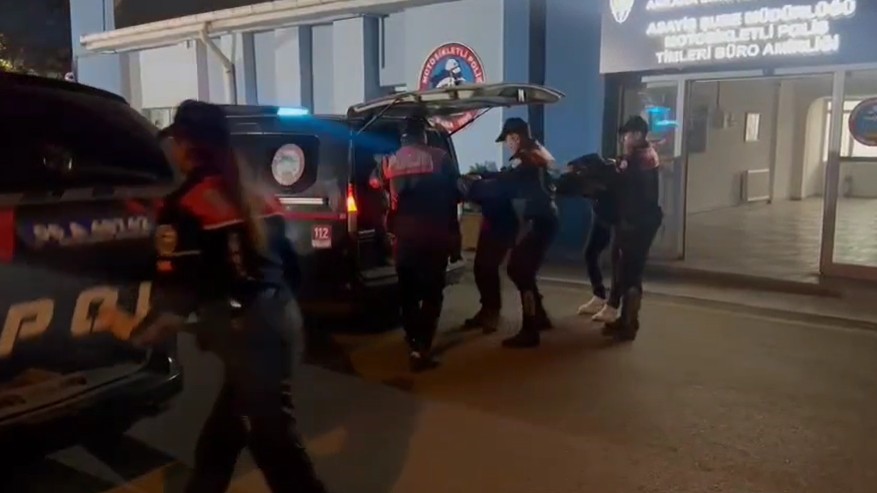 ticari aractan bin 567 adet uyusturucu cikti 2 kisi tutuklandi 0 H4ejHRee