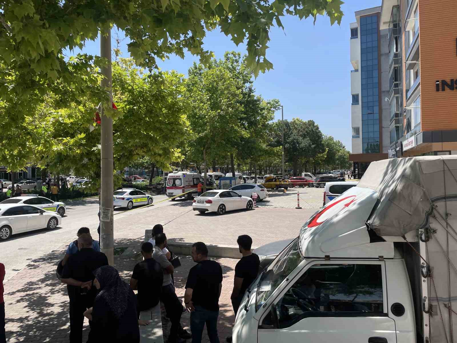 Ticari taksinin çarptığı anne ile kızı hayatını kaybetti 5 ticari taksinin carptigi anne ile kizi hayatini kaybetti 1 6Mhlqnmc