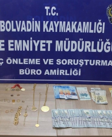 ticari-taksiyle-geldikleri-ilcede-2-milyon-tllik-dolandiricilik-yaptilar-j52Ui8pe.jpg