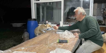 tilki-ailesi-her-aksam-yemek-icin-bag-evine-geliyor-Gk9VXEXN.jpg