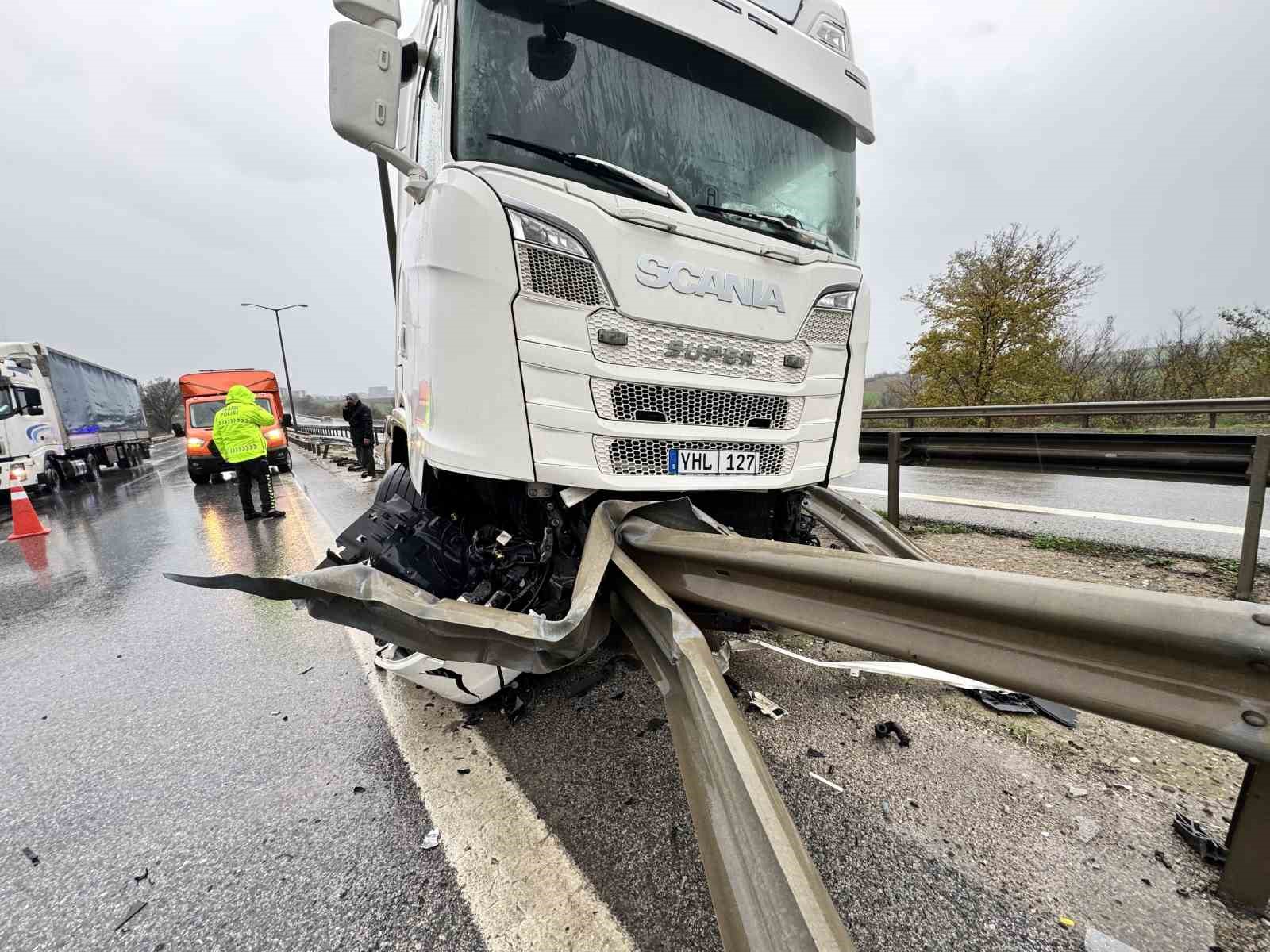 tir bariyere saplandi 0 VkzQ746k
