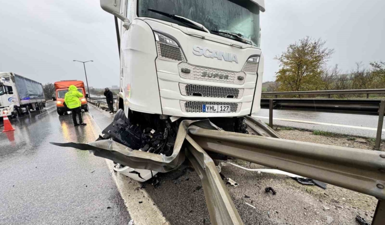 tir-bariyere-saplandi-as2VTFx6.jpg