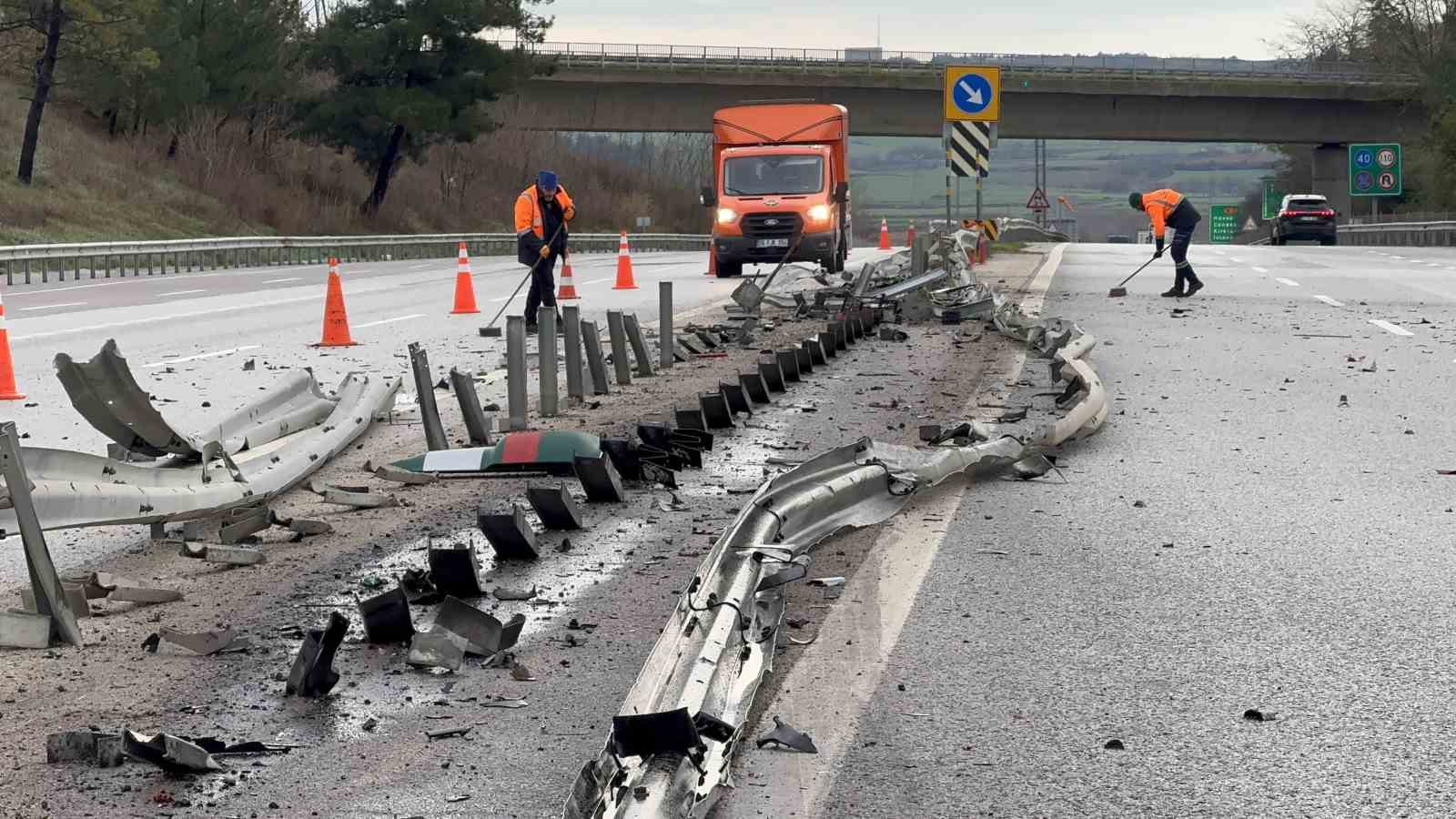 tir bariyerleri kagit gibi ezdi 1 if1g5POO