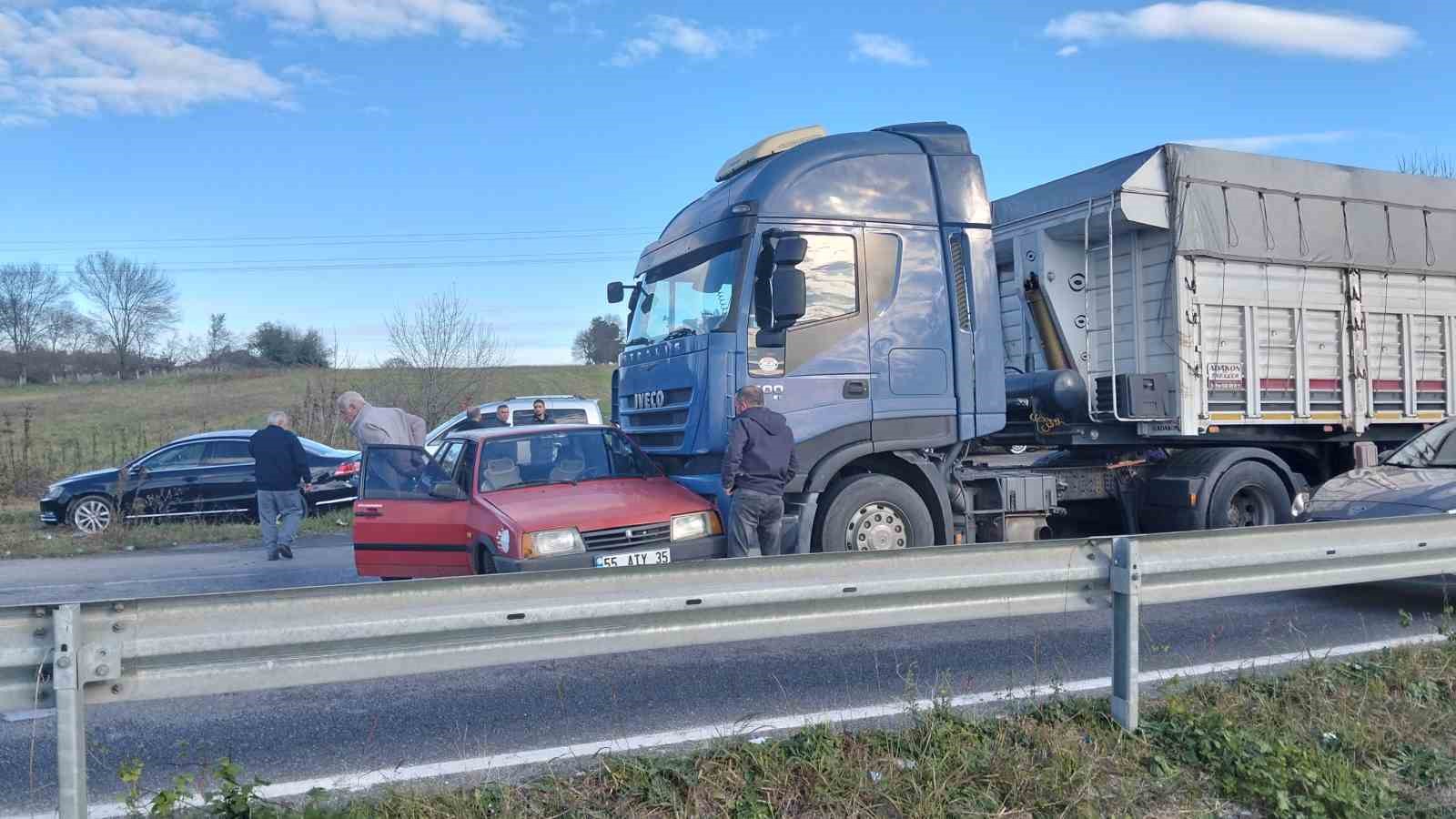 tir carptigi otomobili 20 metre surukledi 2 HnNXHgTP